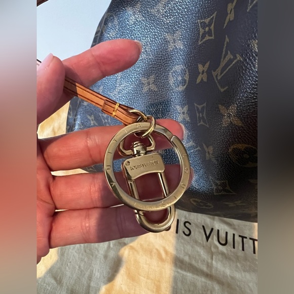 Louis Vuitton Artsy MM - Picture 10 of 13